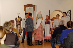 Выступление фольклорного коллектива Школы традиционной народной культуры.